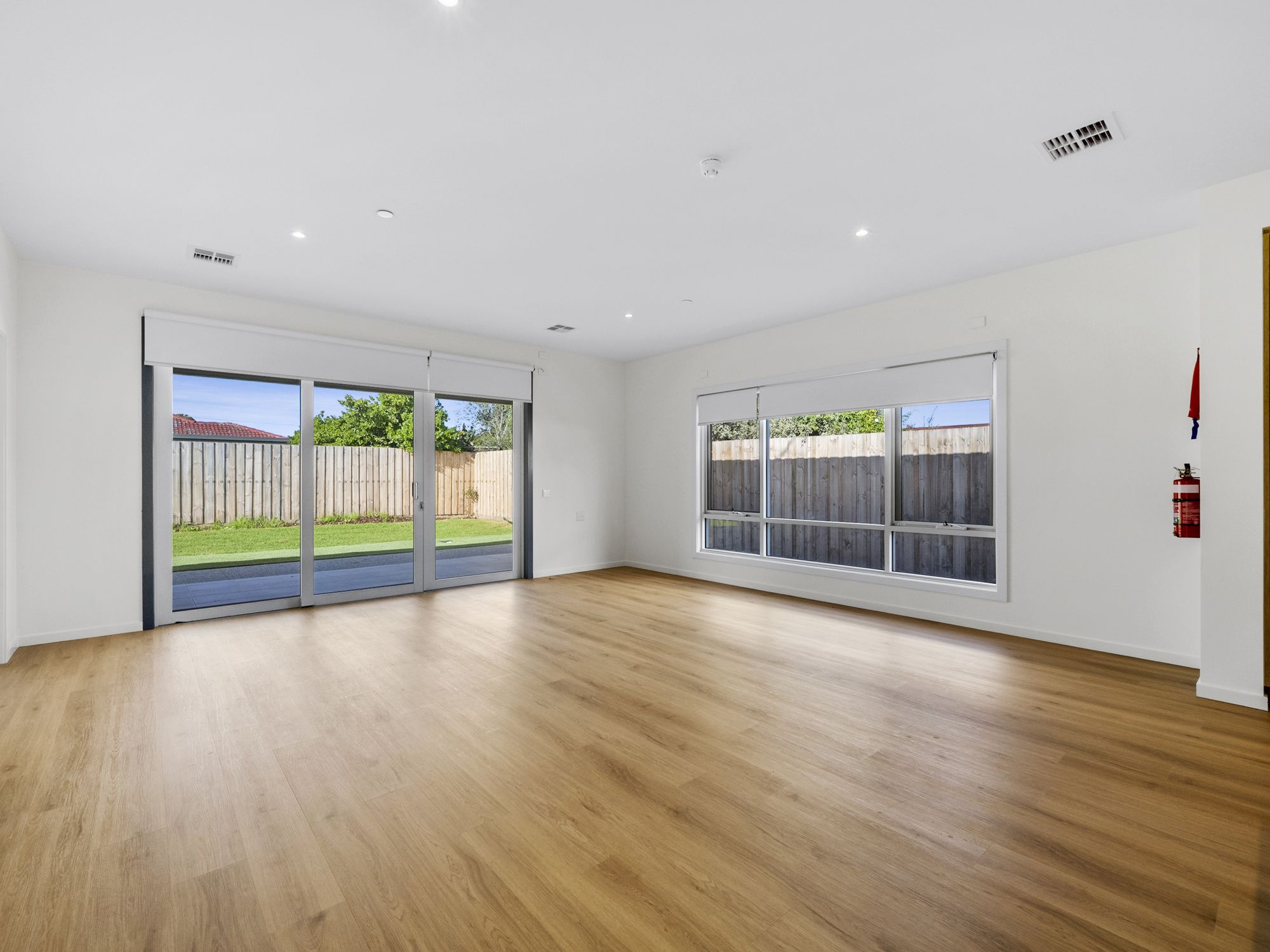 007 Open2view_ID884257-9_Boronia_Avenue