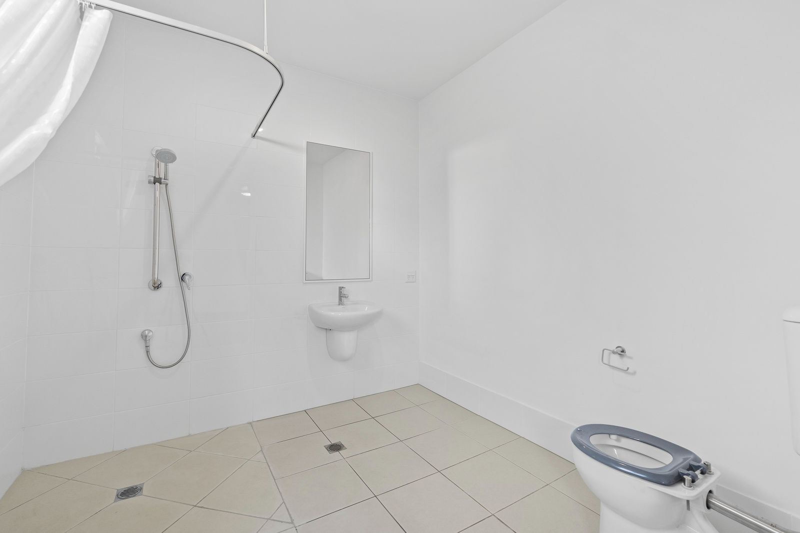 004 Open2view_ID839957-57_Dysart_Drive