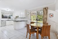 18 Hillcrest Ave PMQ 4