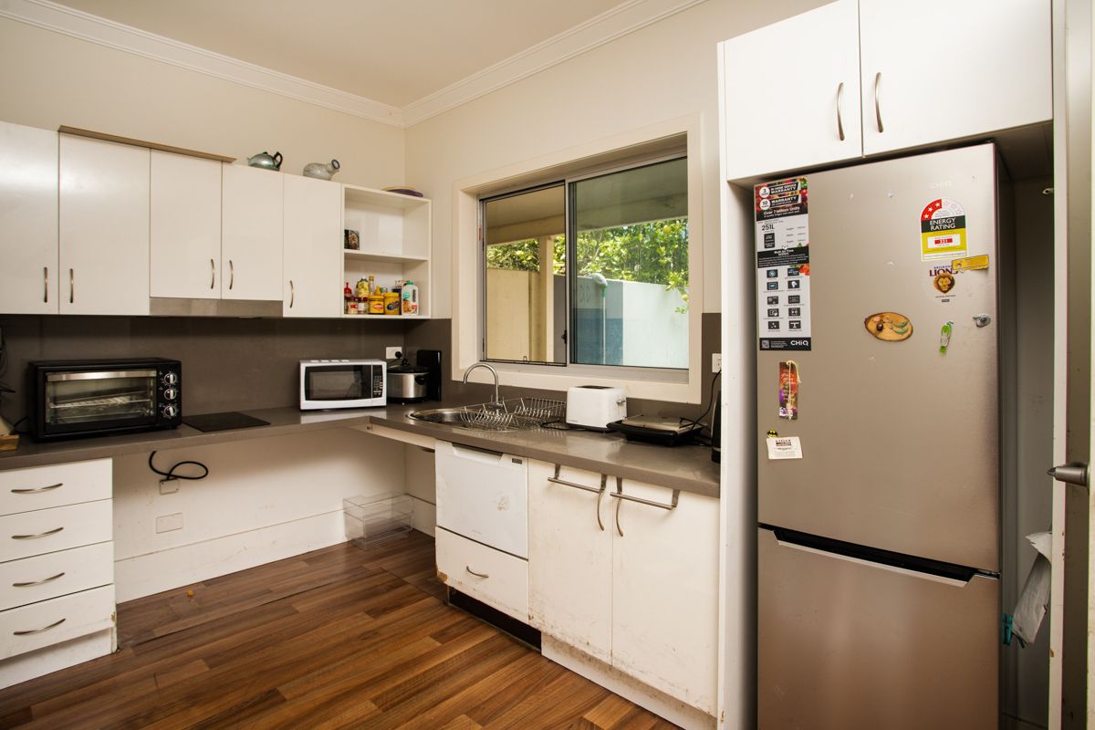 SIL003 LR-Claireville-Villa 1 - Kitchen