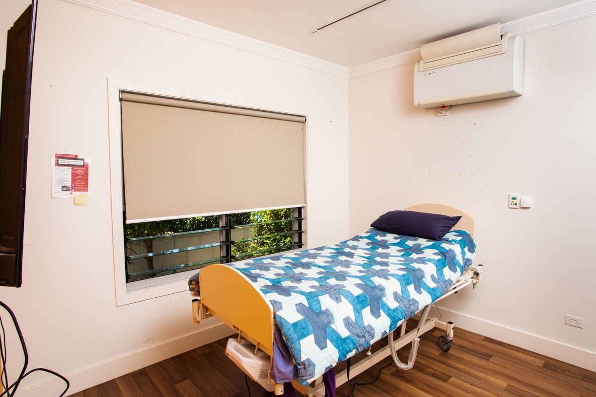 SIL003 LR-Claireville-Villa 3 - Room 1-2