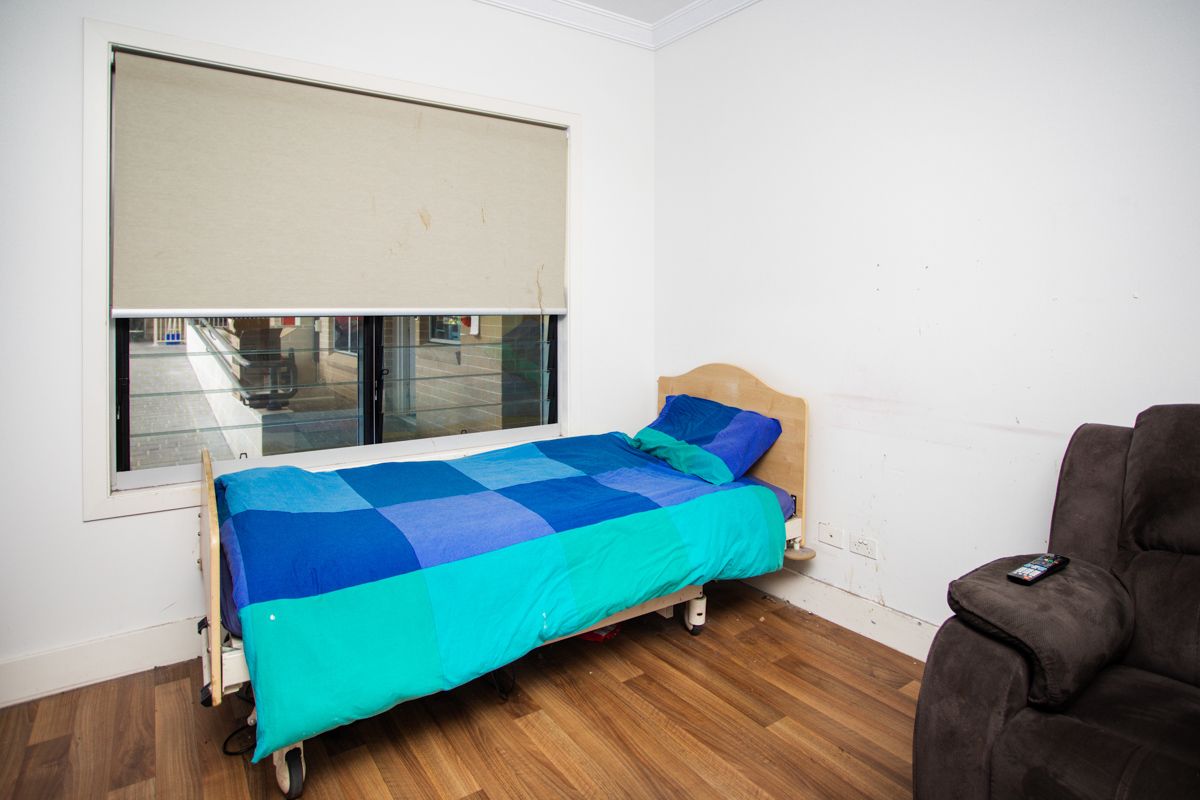 SIL003 LR-Claireville-Villa 4 - Room 1-2