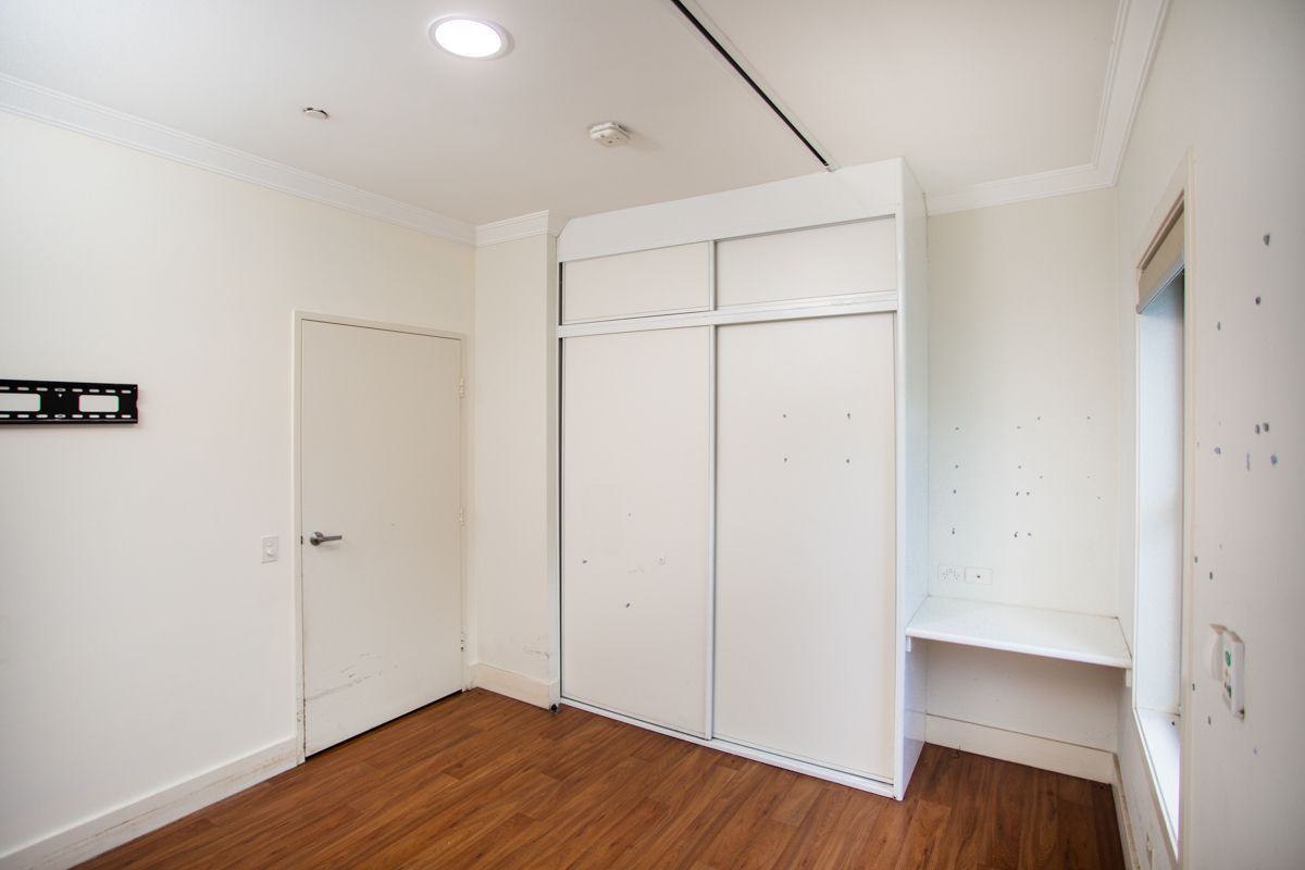 SIL003 LR-Claireville-Villa 6 - Room 1-2