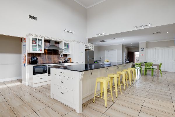 Warners Bay Aruma STA 8