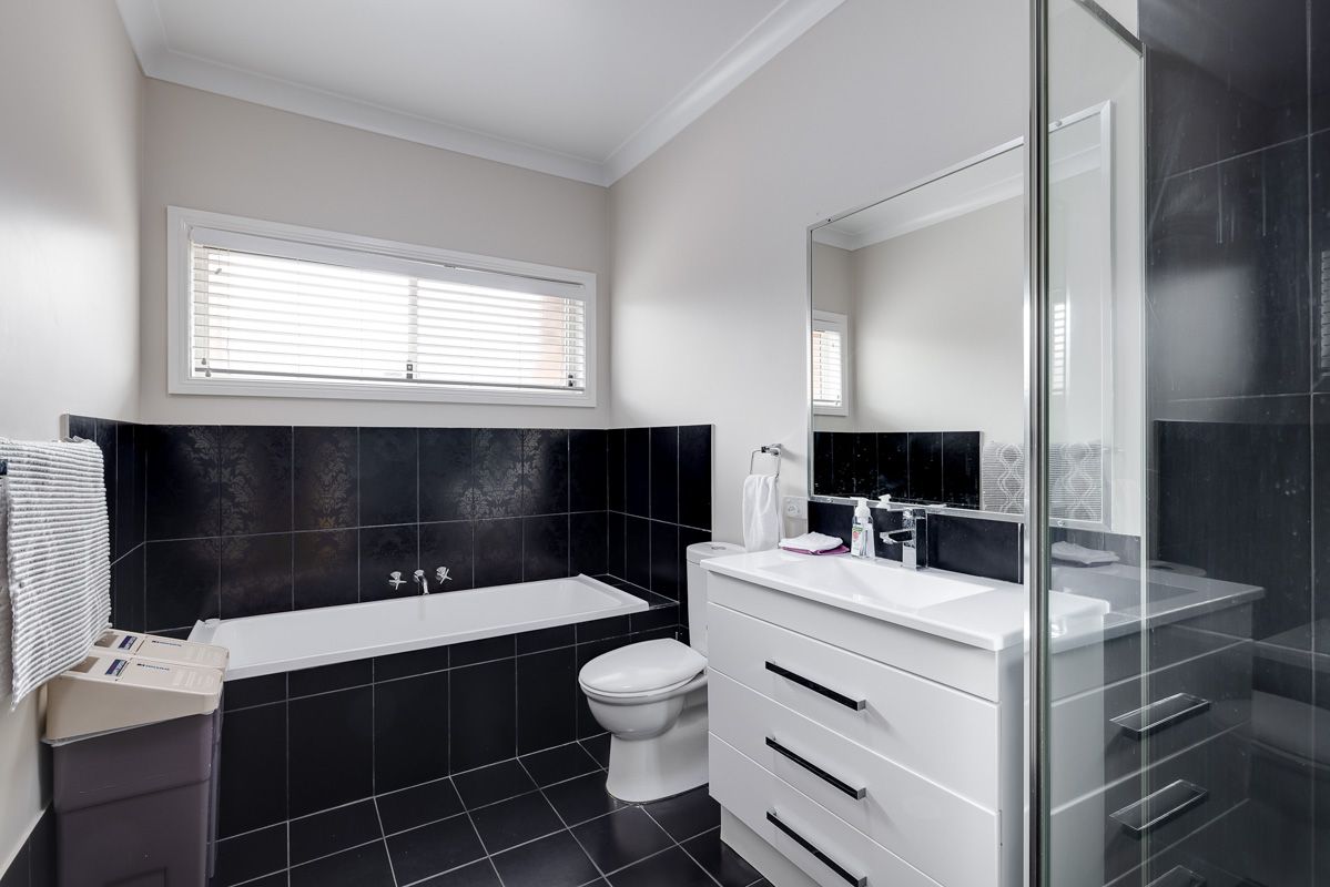 Warners Bay Aruma STA 3