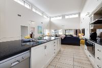 Warners Bay Aruma STA 10