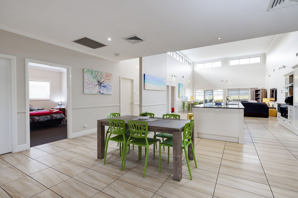 Warners Bay Aruma STA 11