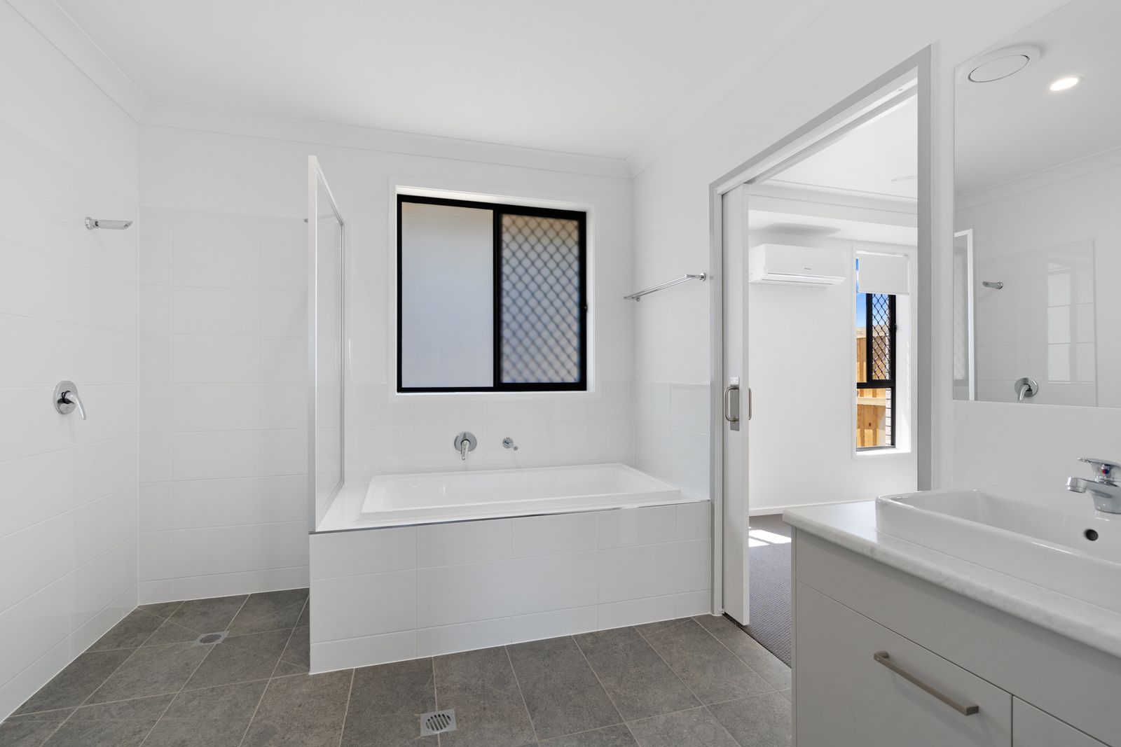 009 Open2view_ID907284-26_Edinburgh_Crs__Gleneagle