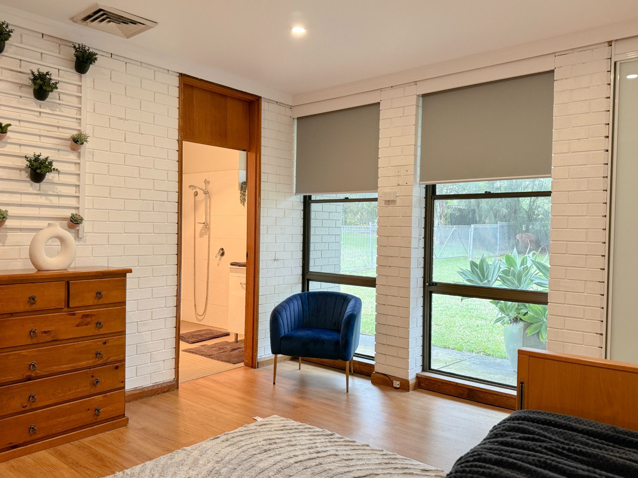 Large spacious bedroom