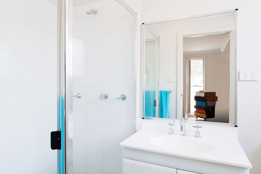 01905398 a971-45b2-b3cc-d339231ba752-lg-Cameron-Park-Bath-1