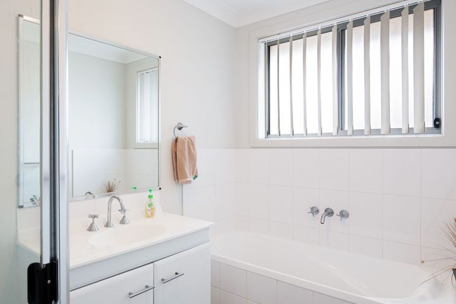 e4c64fbb 51f4-406e-9f18-9dcfc7140bb7-lg-Cameron-Park-Bath-2