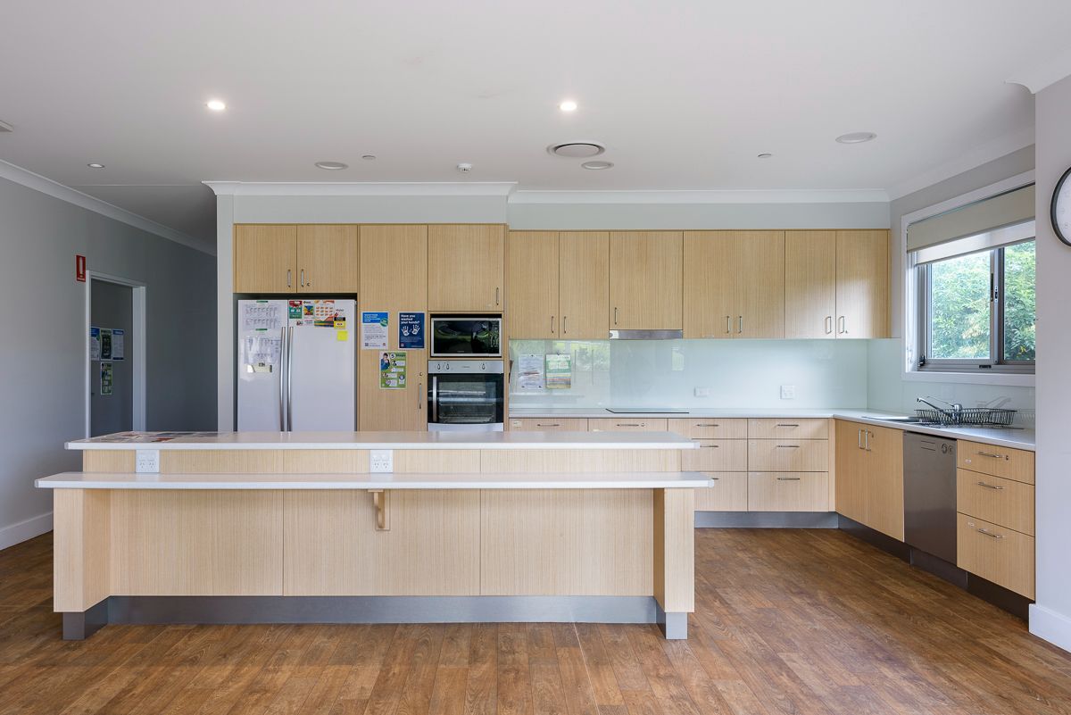 11 SILL039_LR_holmesville_shared kitchen