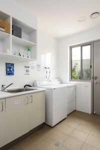 19 SILL039_LR_holmesville_shared laundry