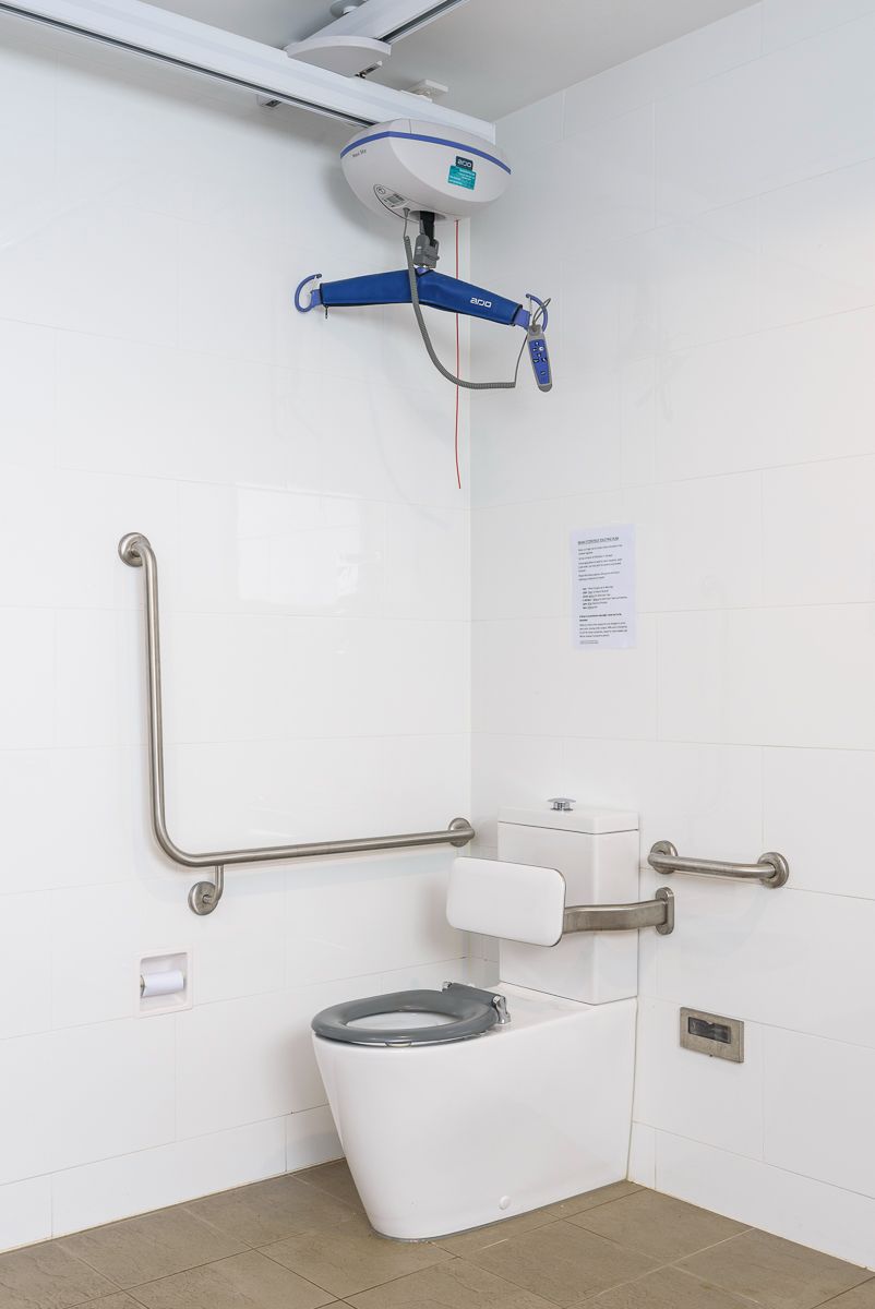 26 SILL039_LR_holmesville_shared toilets