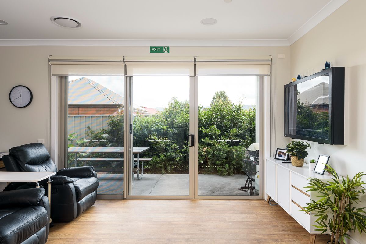 29 SILL039_LR_holmesville_shared living room