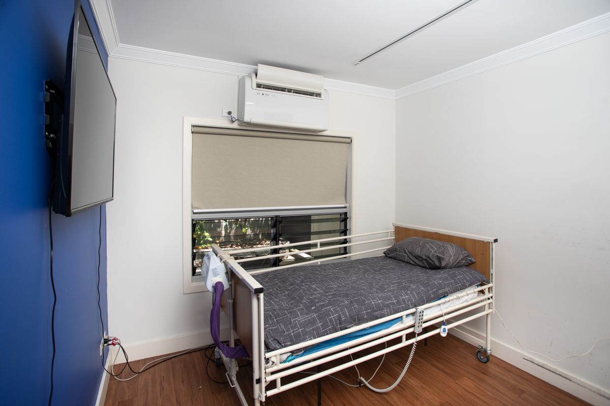 SIL003 LR-Claireville-Villa 2 - Room 2-6125