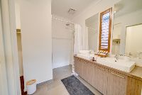 9d13fdf6 be54-4bc8-bd9e-20c377a1451b-lg-Serenity-Ensuite