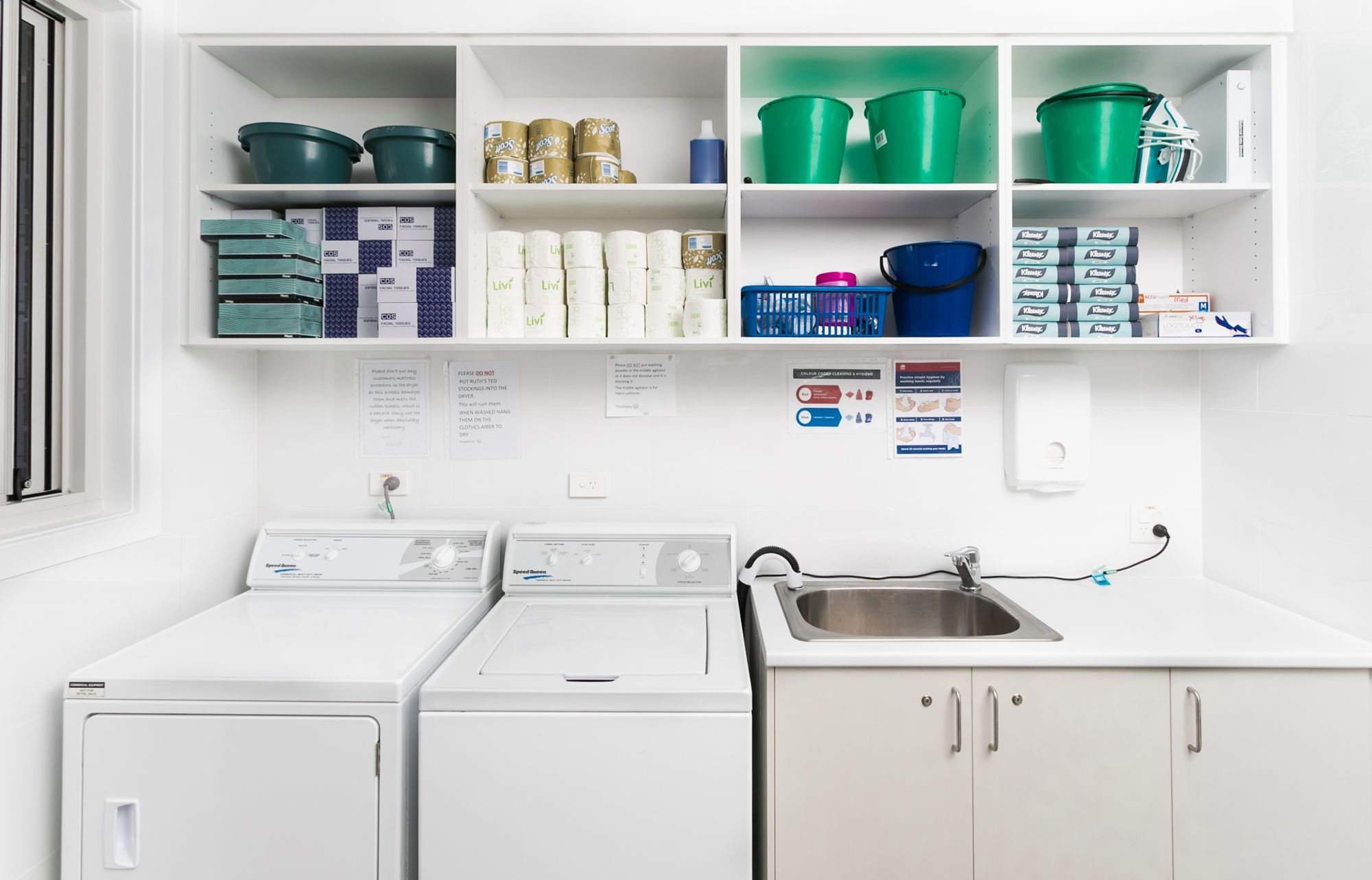 0a8ad3fa 7fa2-43ab-a400-b33e590833e6-lg-SIL043_LR_Maryland_shared-laundry_2