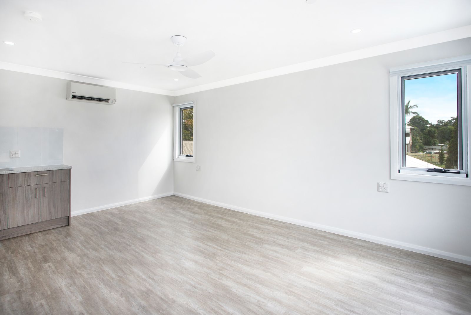 003 Open2view_ID811880-697A_Main_Road