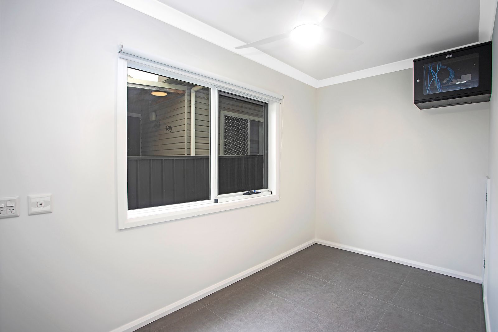 011 Open2view_ID811880-697A_Main_Road