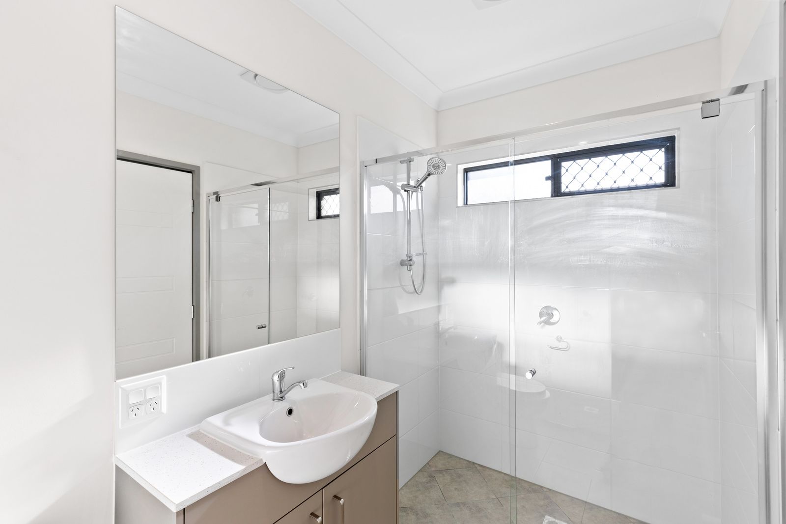 002 Open2view_ID787666-31_Princess_Street