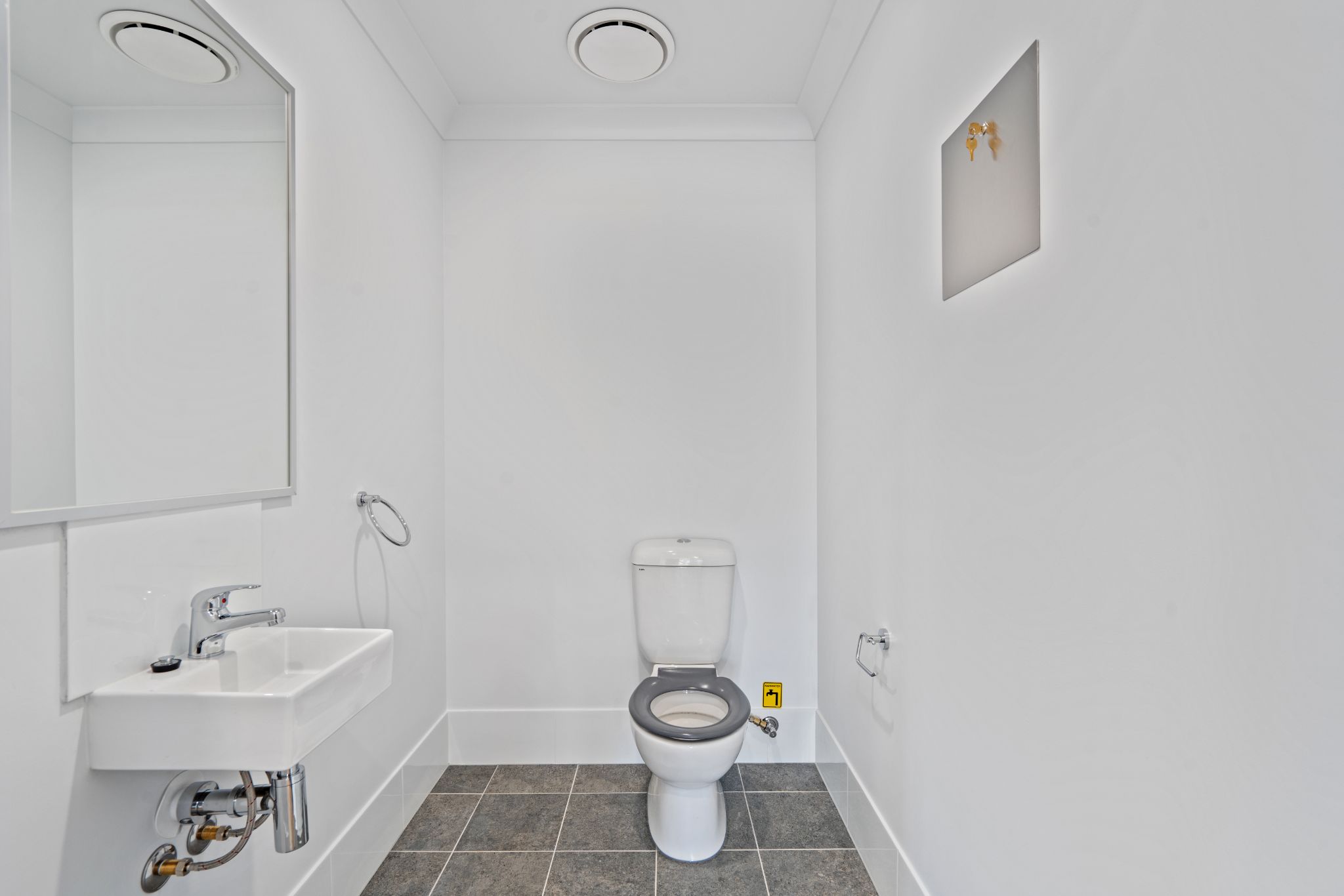 005 Open2view_ID912122-23_Latsky_Dr___Cotswold_Hills