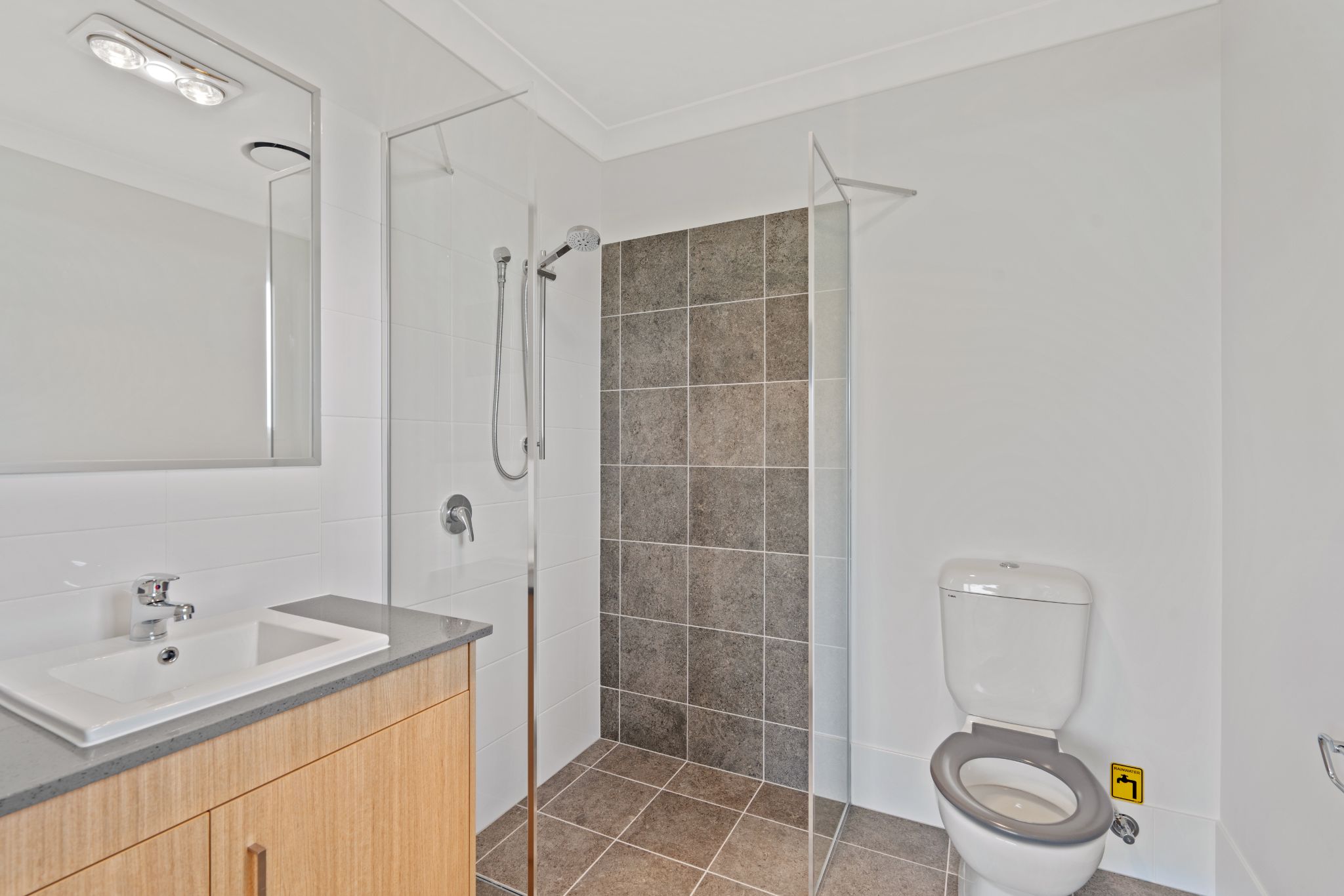 012 Open2view_ID912122-23_Latsky_Dr___Cotswold_Hills