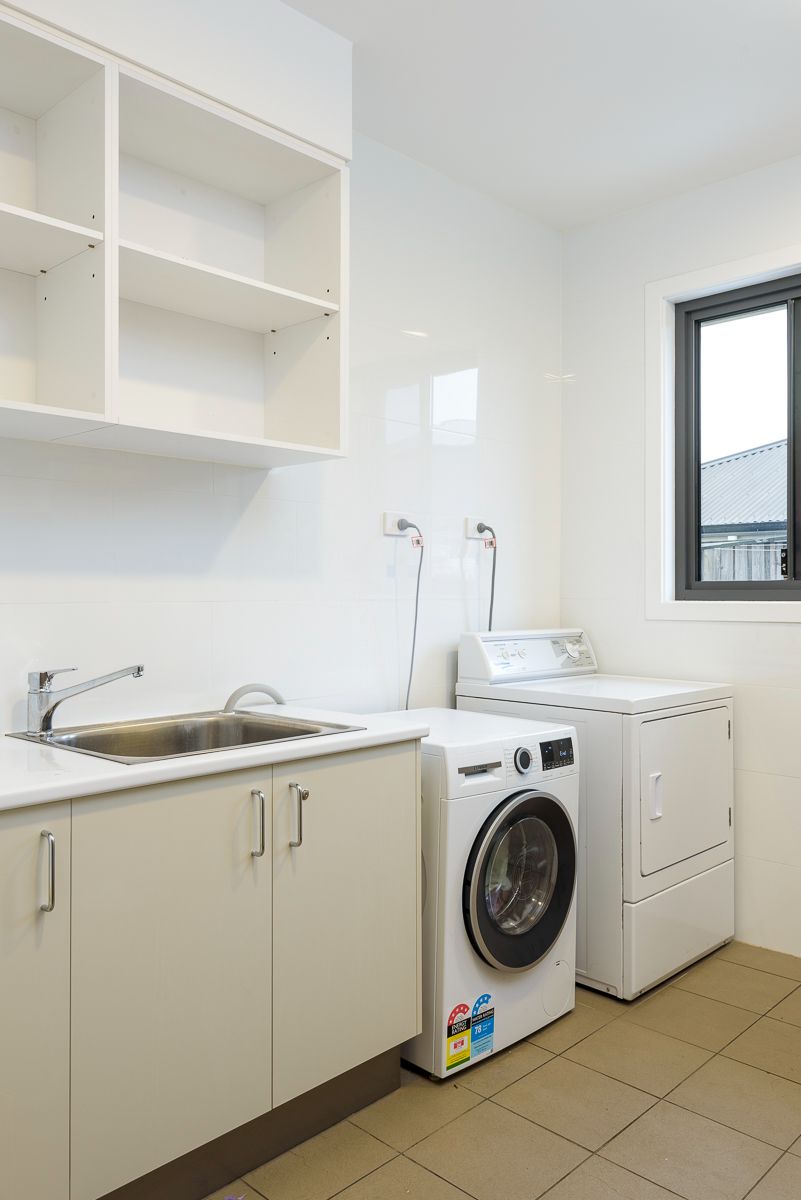SIL036 LR_bolwarra heights_shared laundry_1