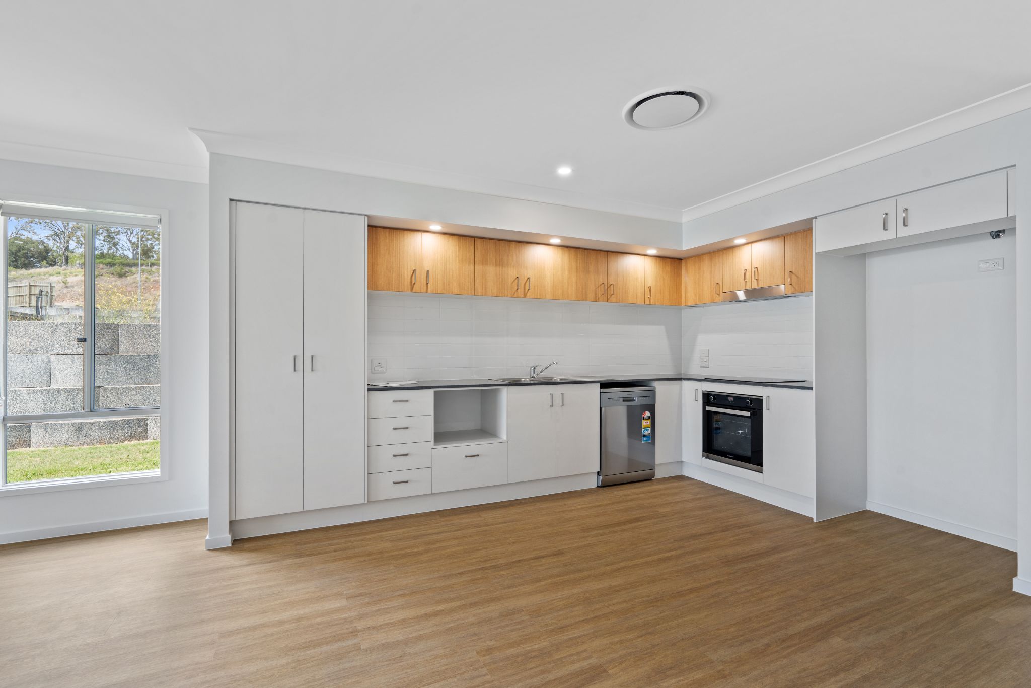 003 Open2view_ID912122-23_Latsky_Dr___Cotswold_Hills