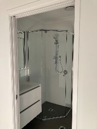 Staff bathroom room 2