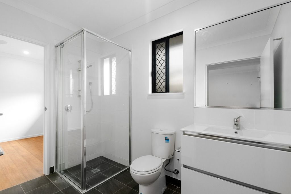 Loretta St 10   Bathroom