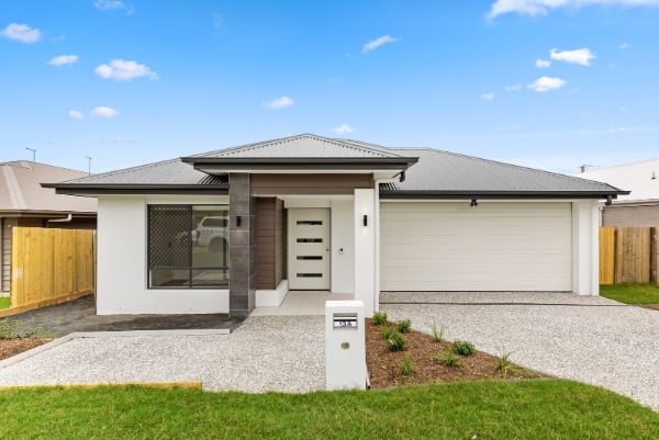 013 Open2view_ID782706-13a_Carron_Court
