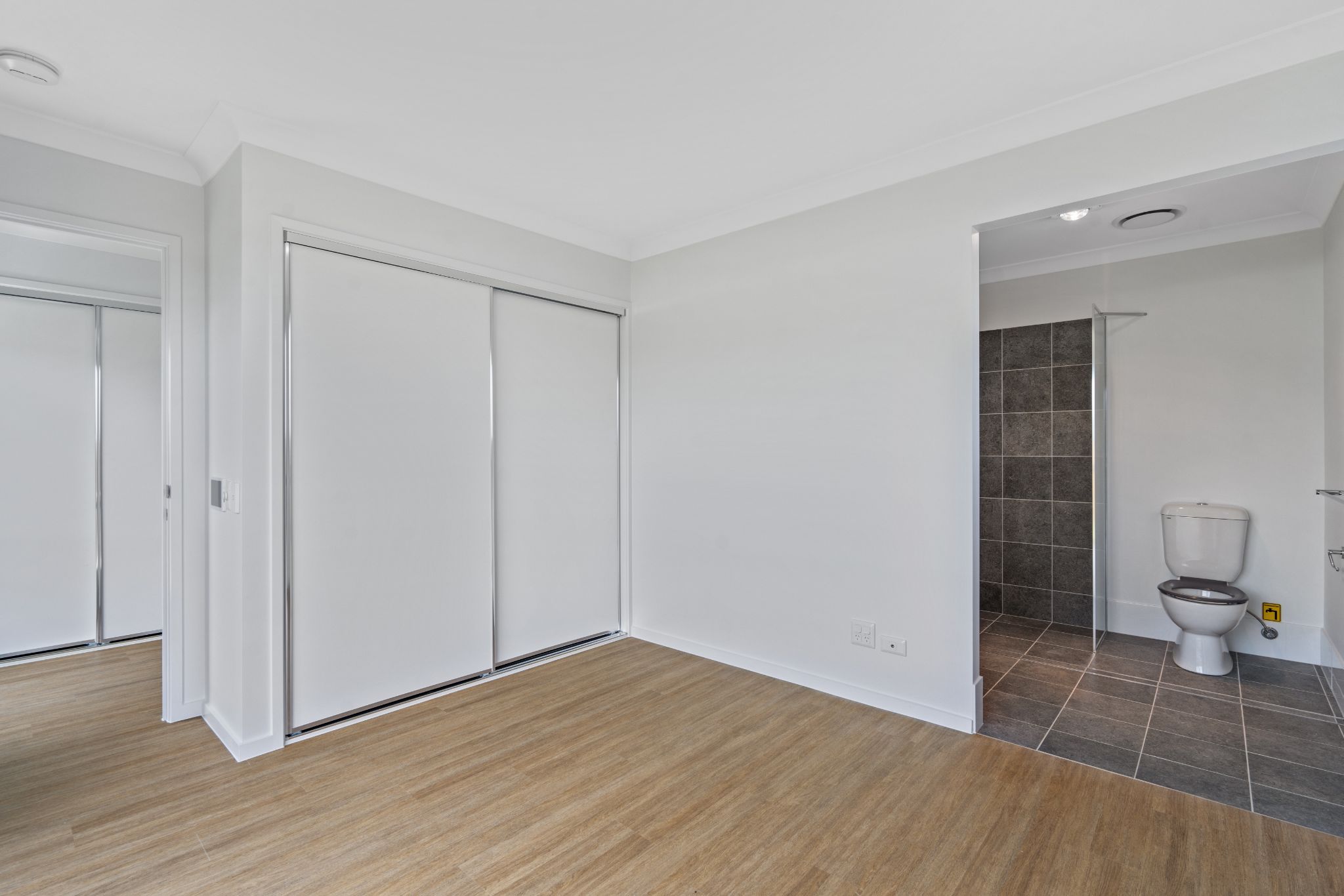 011 Open2view_ID912122-23_Latsky_Dr___Cotswold_Hills