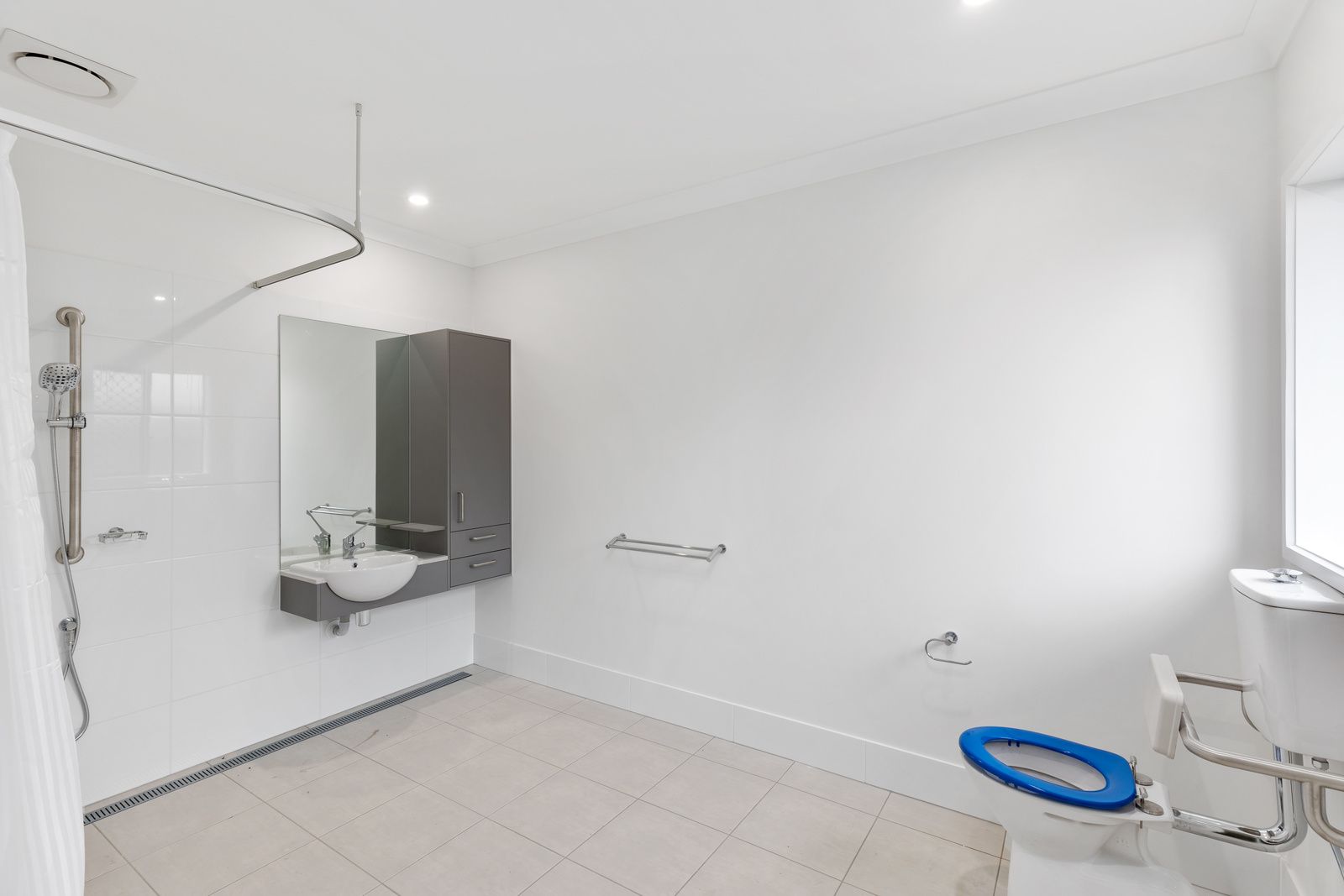 004 Open2view_ID782706-13a_Carron_Court