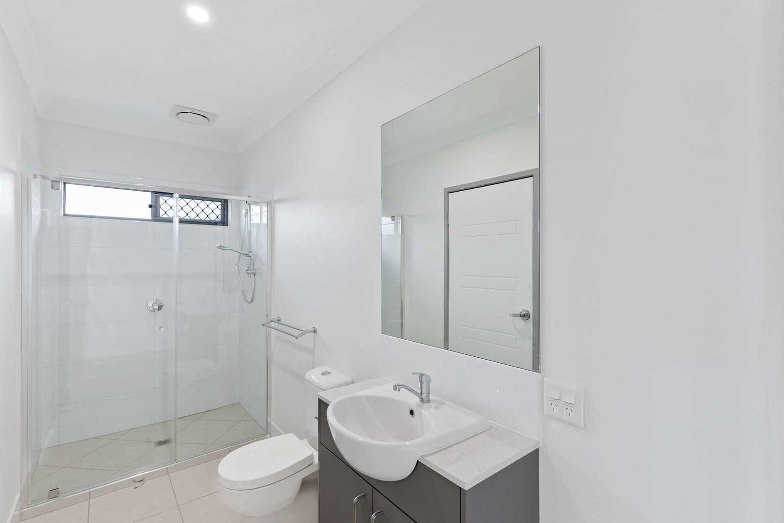 006 Open2view_ID782706-13a_Carron_Court