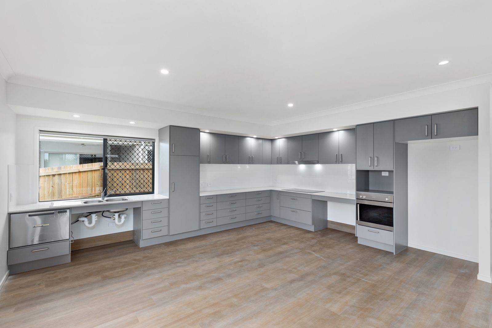 007 Open2view_ID782706-13a_Carron_Court