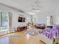 QLDBNE D Lounge w logo