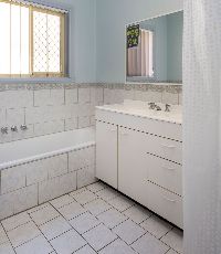 SIL014 LR-mcneil-MAYFIELD-bath3