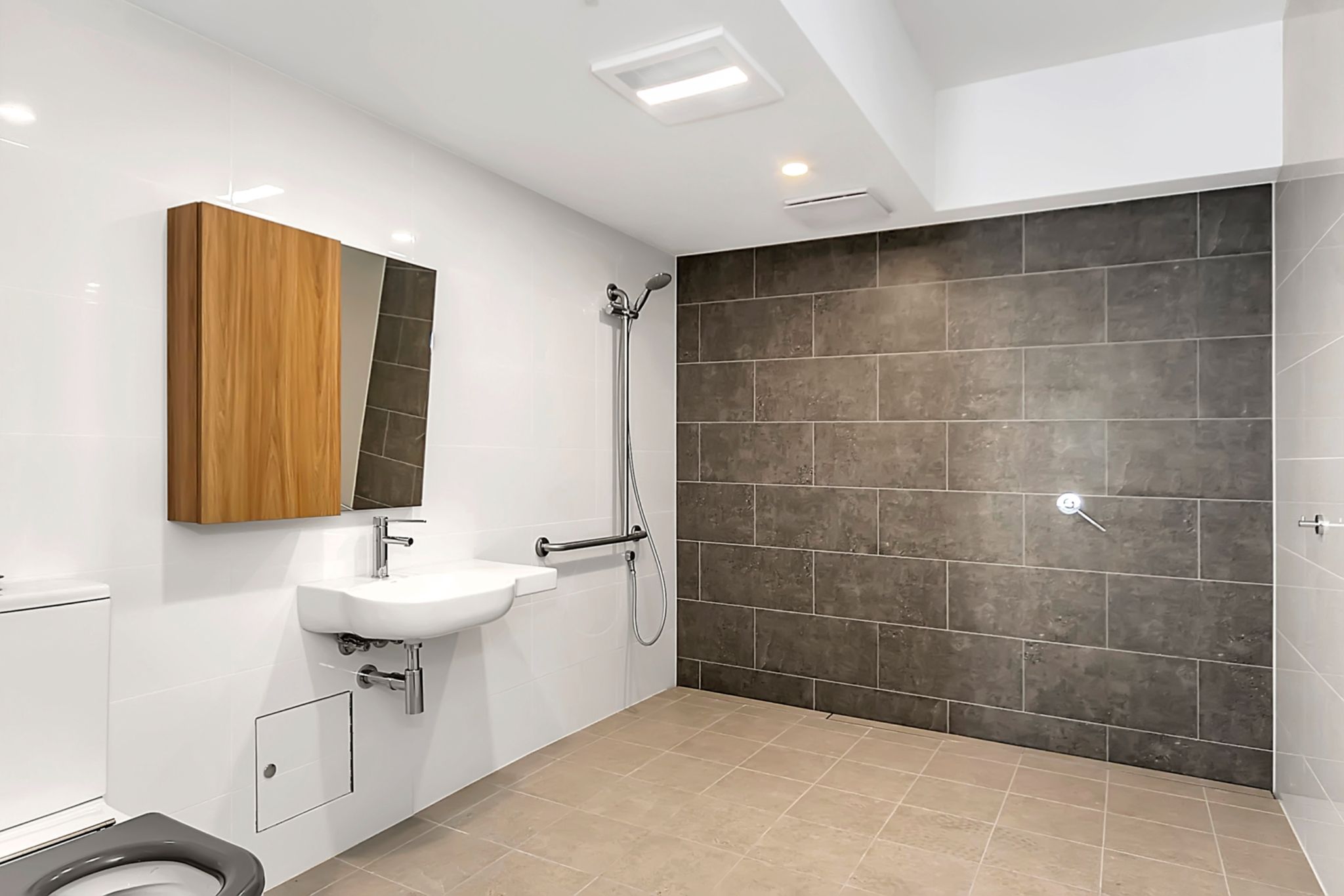 Bathroom 1  17 pattie