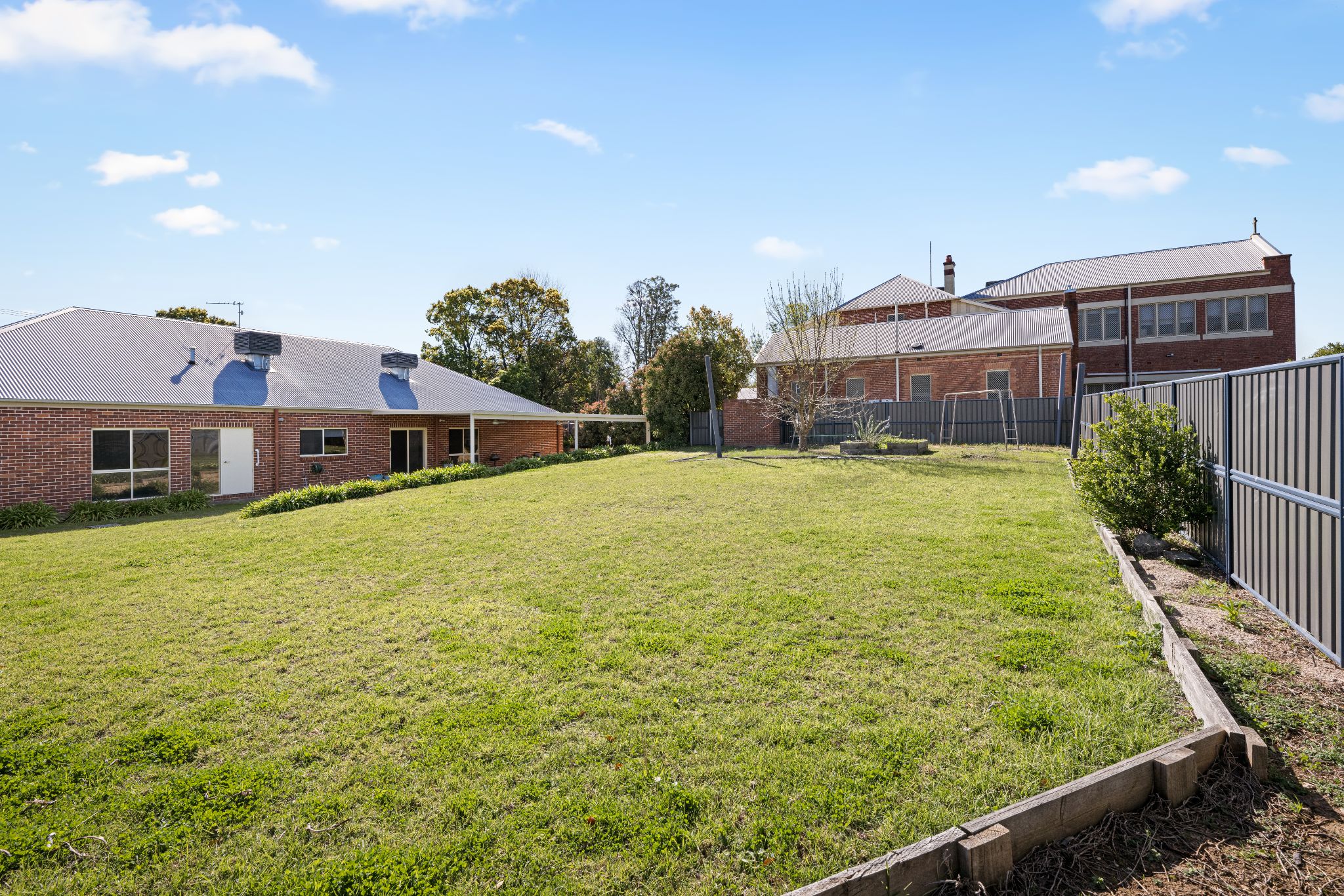 15 St Johns Rd Thurgoona 39