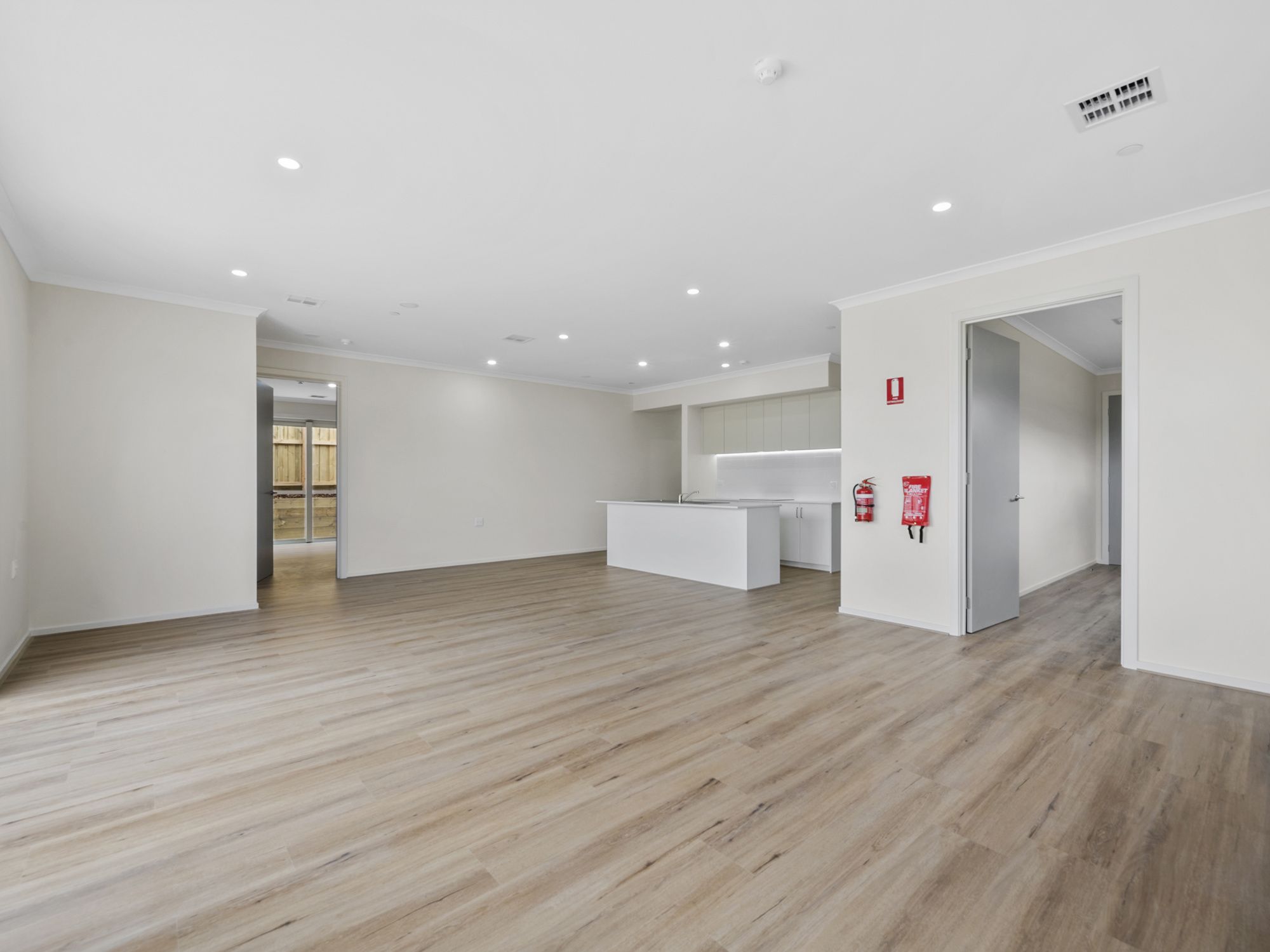 006 Open2view_ID884256-25_Nightmarch_Street