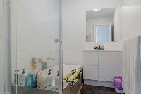 2 37 Menin Dr- bathroom