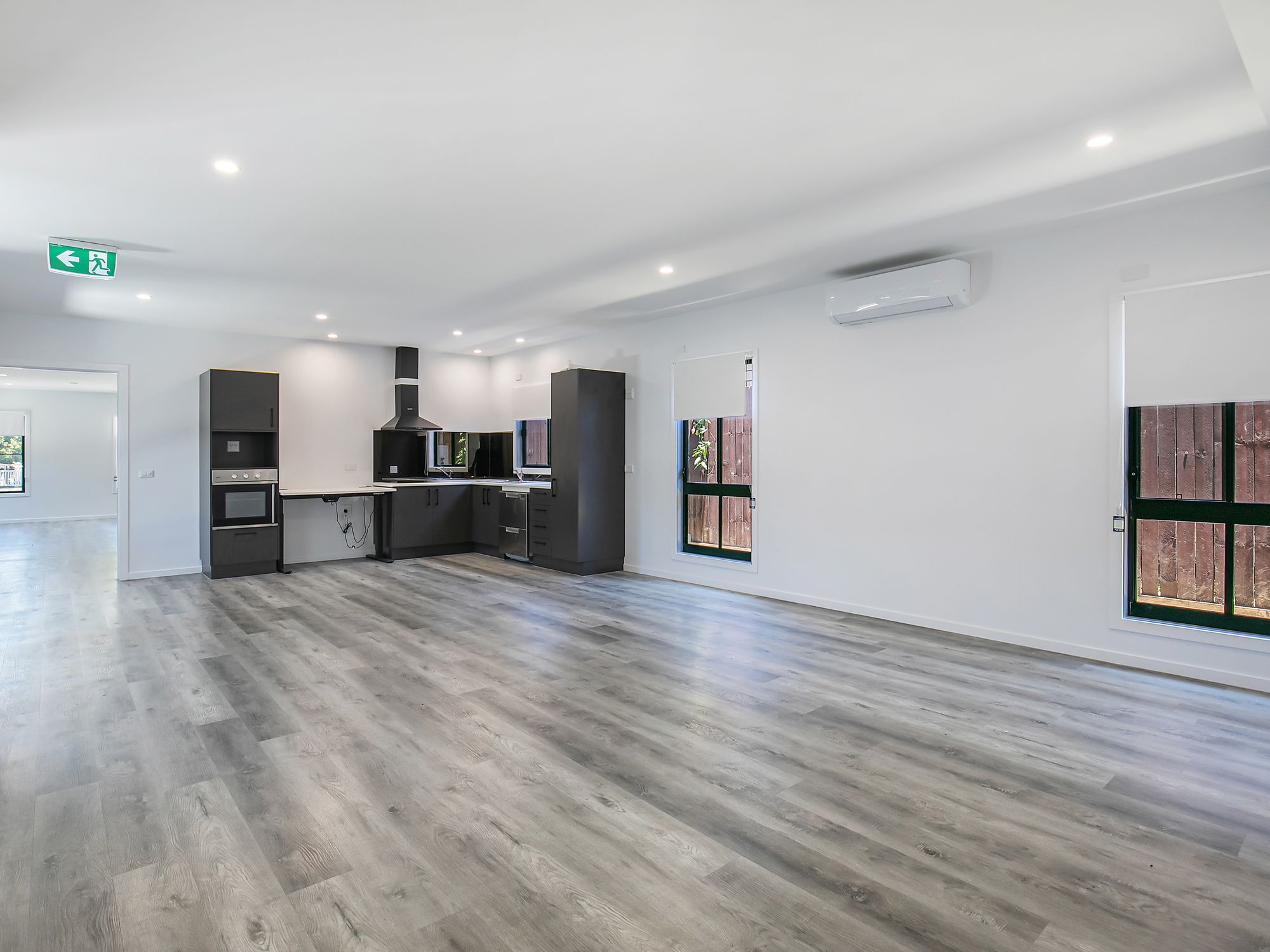 006 Open2view_ID850861-1_Dresden_Street