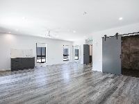 008 Open2view_ID850861-1_Dresden_Street