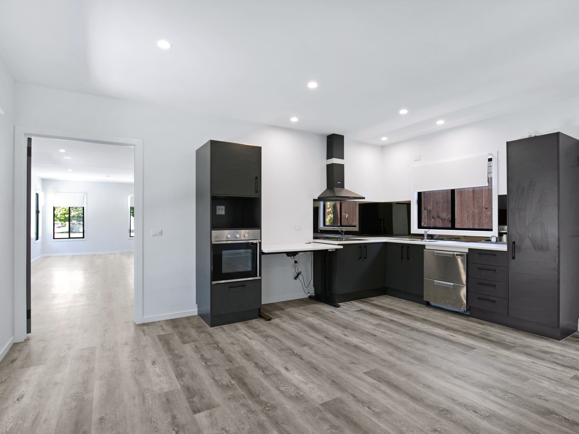 007 Open2view_ID850861-1_Dresden_Street