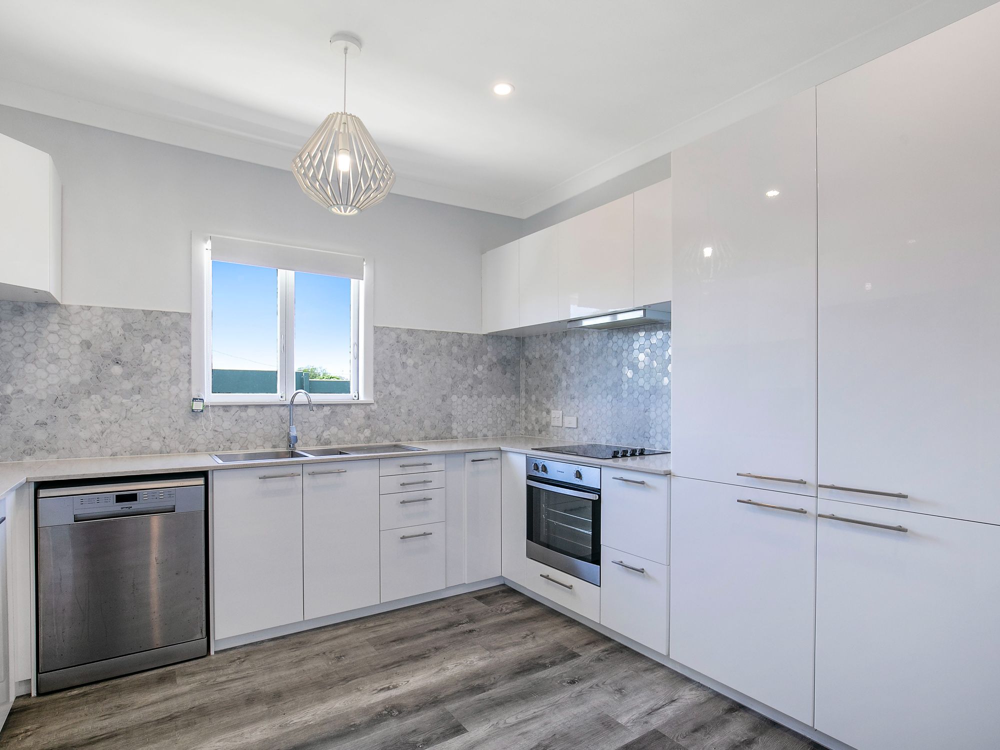 010 Open2view_ID850861-1_Dresden_Street