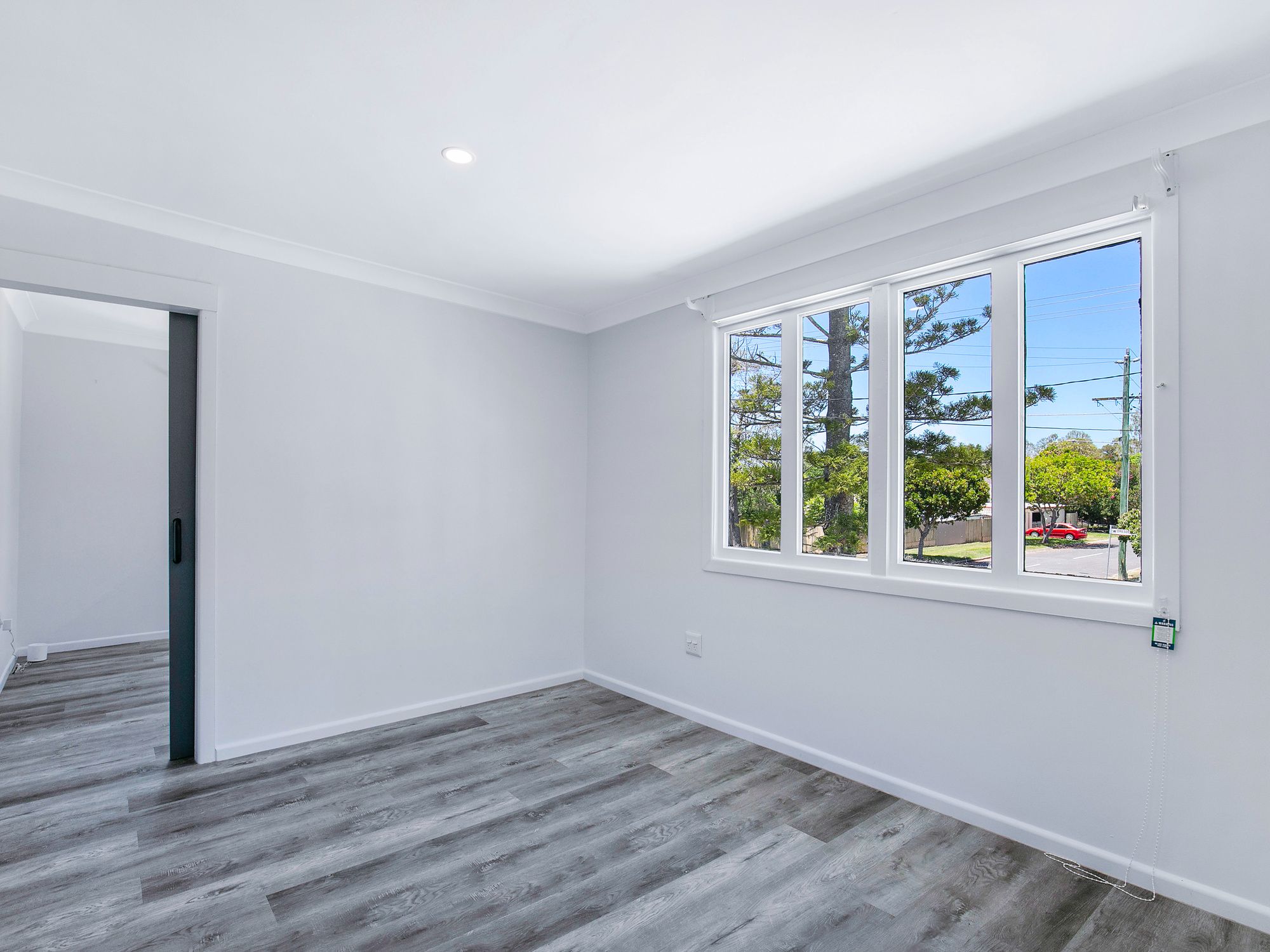 011 Open2view_ID850861-1_Dresden_Street