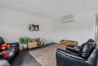 2 37 Menin Dr- Lounge