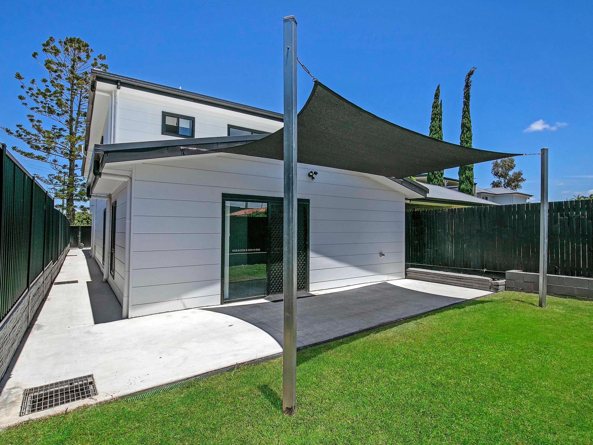 016 Open2view_ID850861-1_Dresden_Street