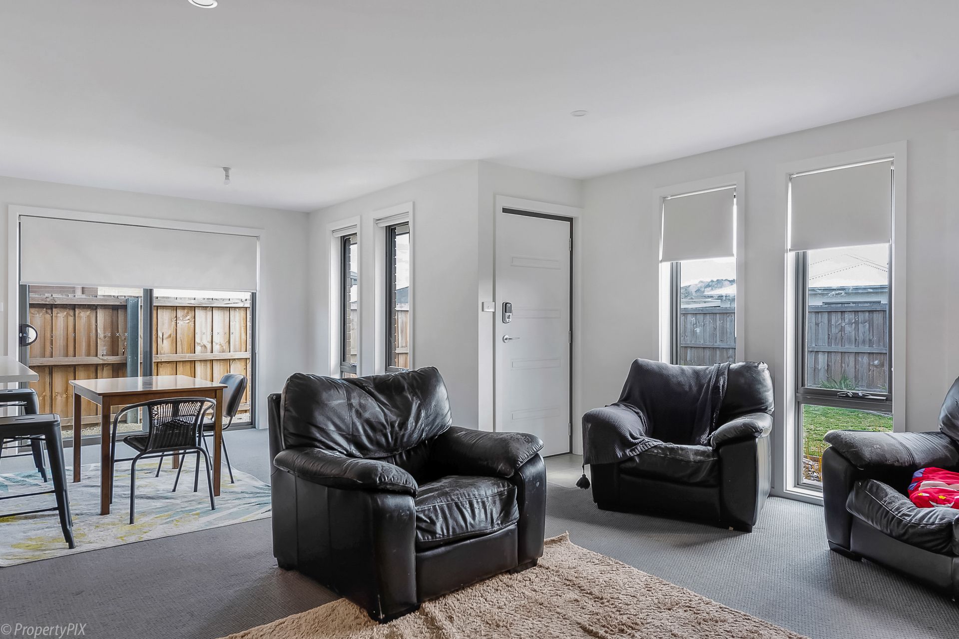 2 37 Menin Dr- lounge_dining